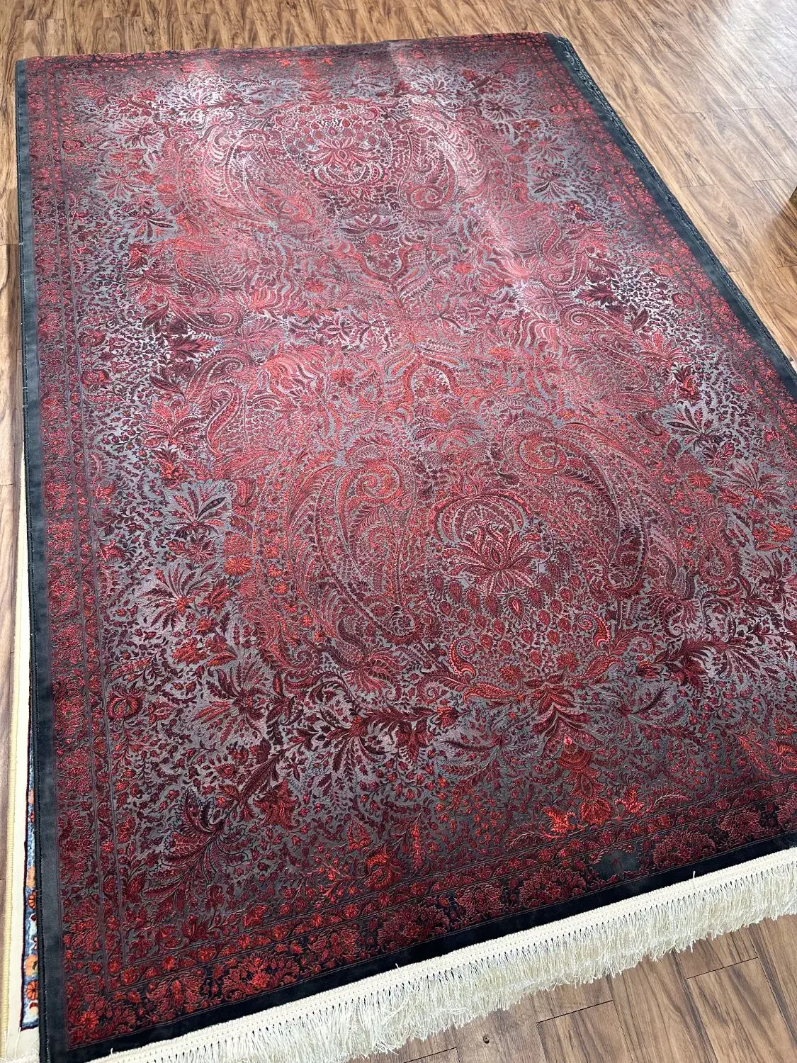 قالی شرابی رنگ ابریشمی|فرش|تهران, هروی|دیوار