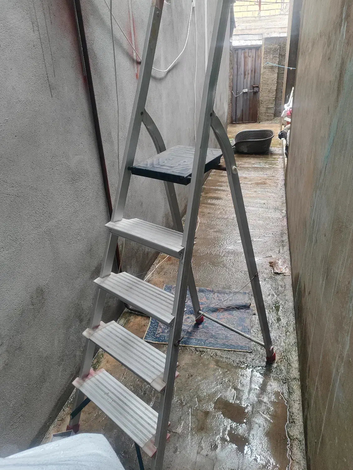 نردبان آلومینیومی در حد نو|ابزارآلات|بندر انزلی, کلیور|دیوار