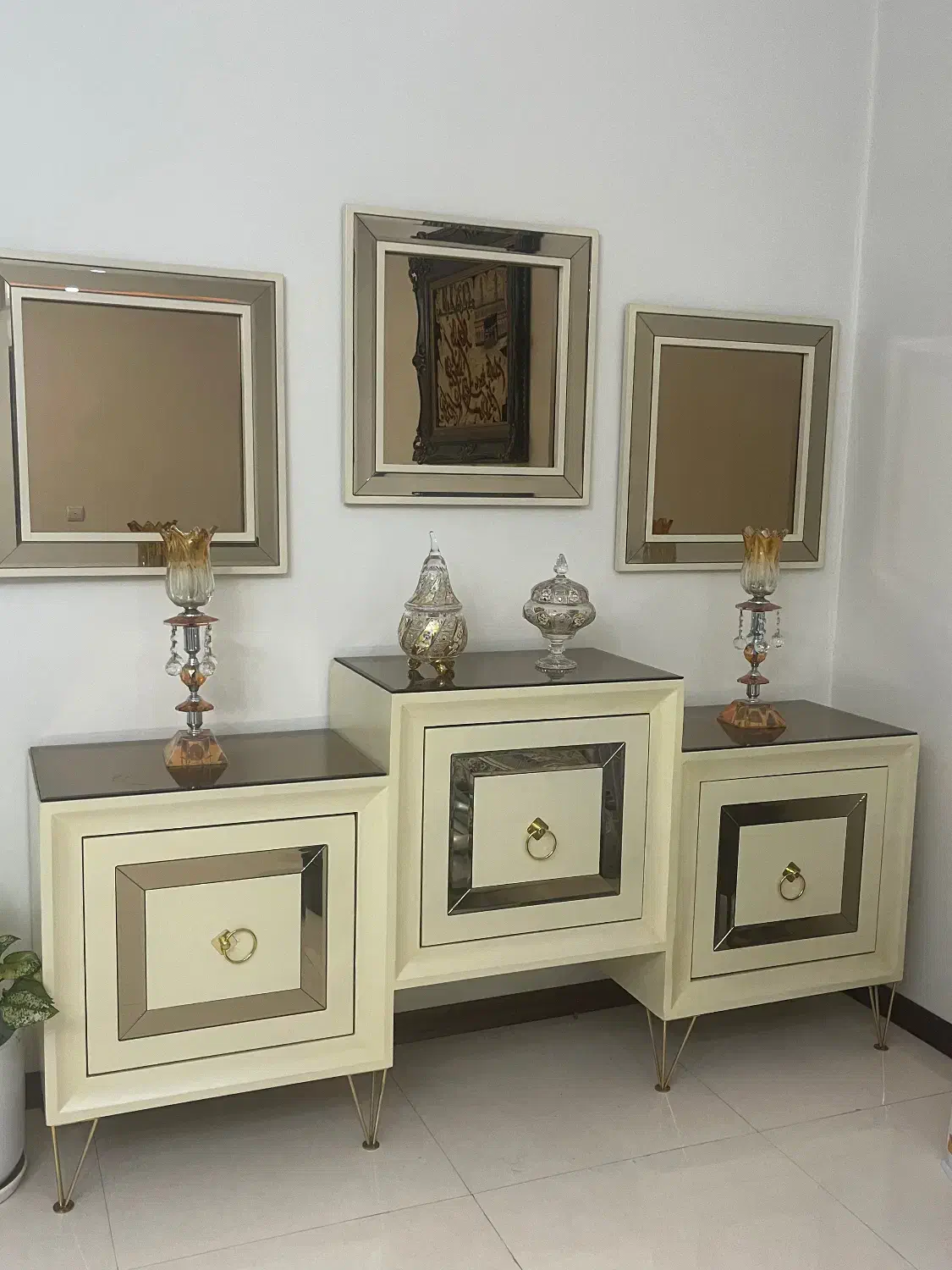 میز تلویزیون و آینه و کنسول|میز تلویزیون|تهران, صد دستگاه|دیوار