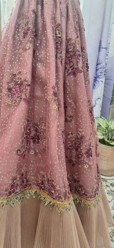 لباس محلی نونو بدون هیچ زدگی تخفیف هم داره|لباس|شیراز, شاپورجان|دیوار