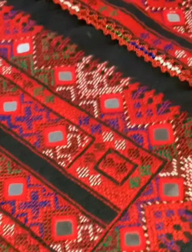 دوچگر هستم|لباس|سیب و سوران, |دیوار