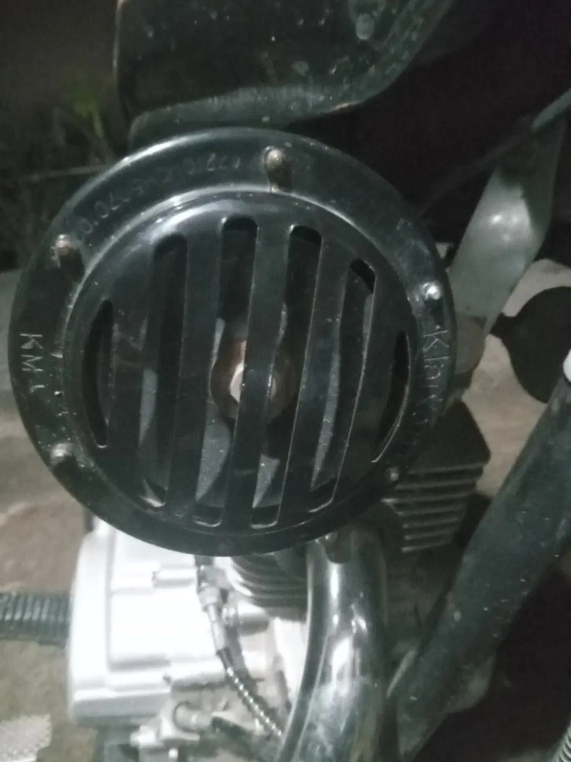 بوق رنوی ایرانی|کلکسیون اشیاء عتیقه|صومعه‌سرا, |دیوار