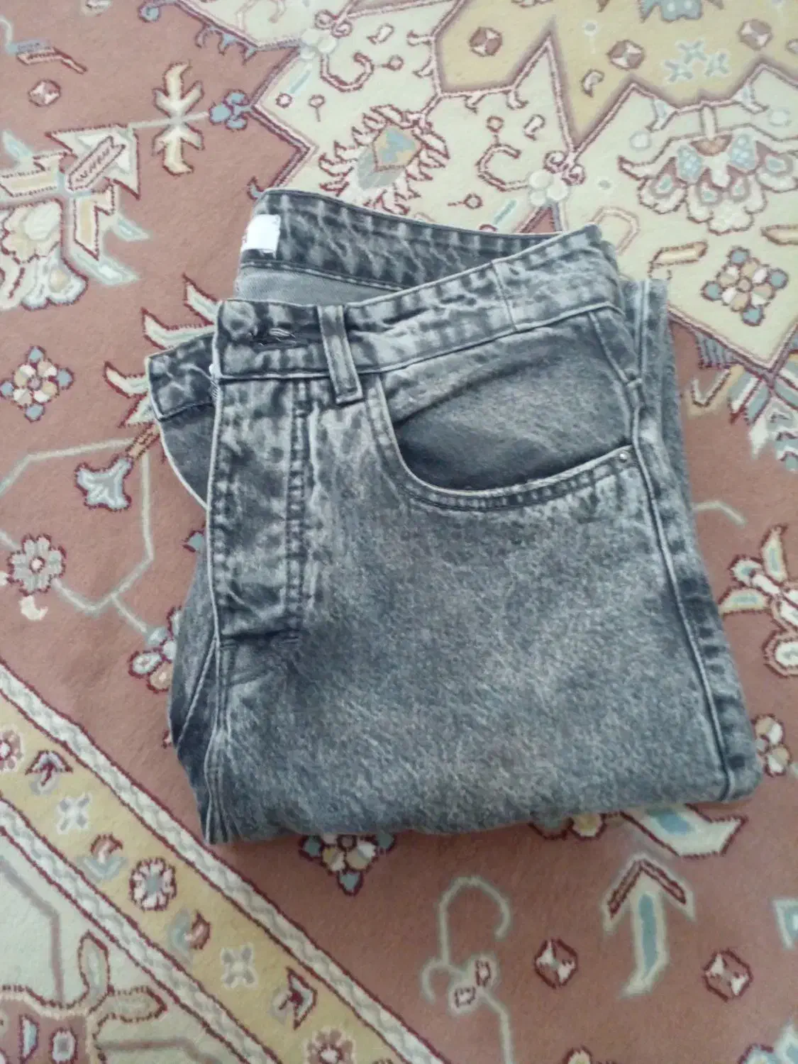 شلوارلی|لباس|میانه, |دیوار