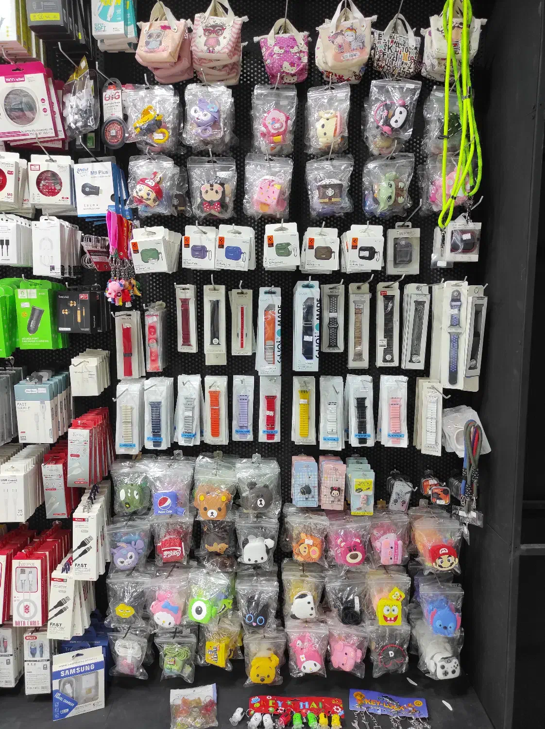 فروش عمده و تکی لوازم جانبی موبایل با قیمت عمده|لوازم جانبی موبایل و تبلت|ساوه, |دیوار