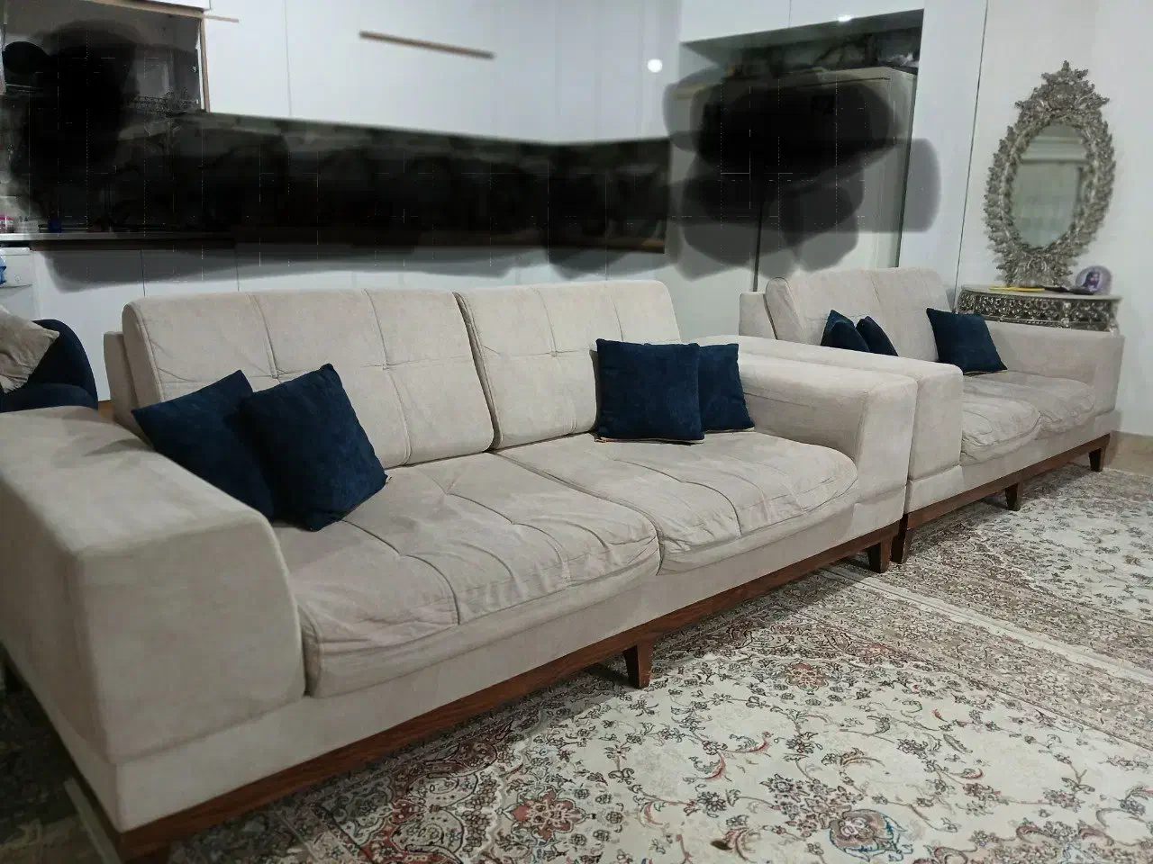 مبل هفت نفره همراه میز جلو مبلی و۳تاعسلی ۲۵میلیون|مبلمان خانگی و میز عسلی|هشتگرد, هشتگرد قدیم|دیوار