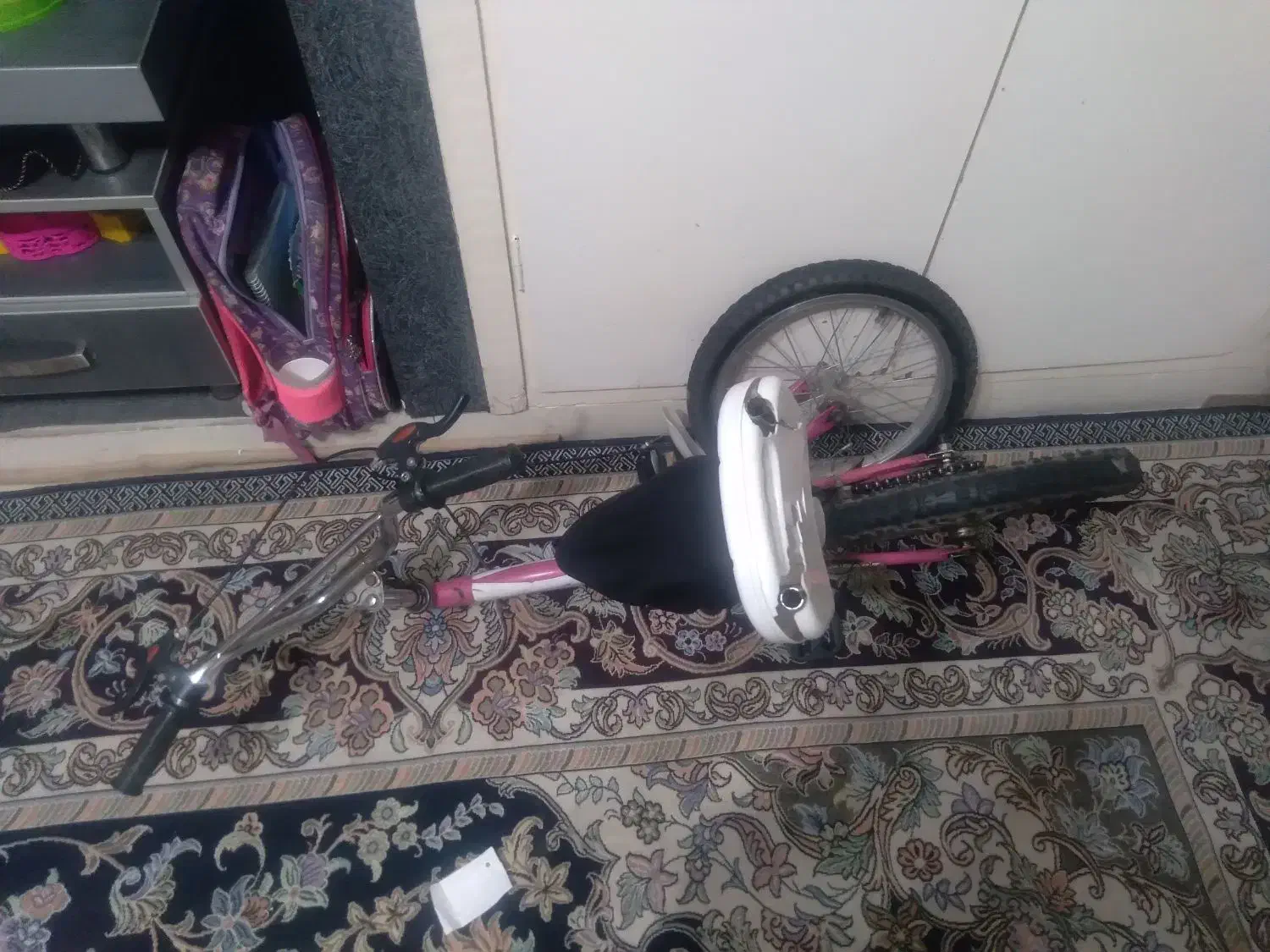 دوچرخه|دوچرخه، اسکیت، اسکوتر|قم, قلعه عموحسین|دیوار