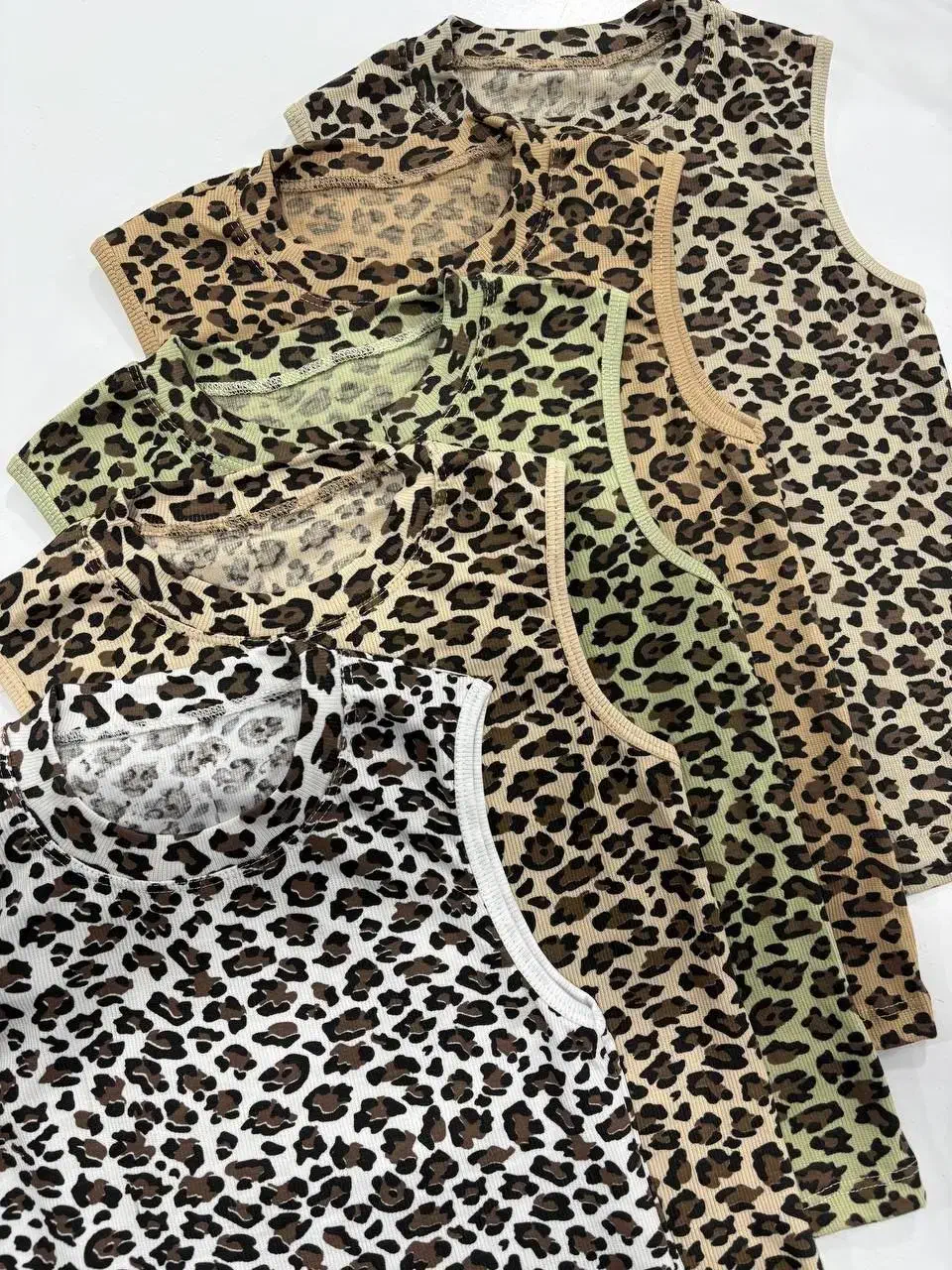 لباس زیر زنانه|لباس|کاشان, کشاورز|دیوار