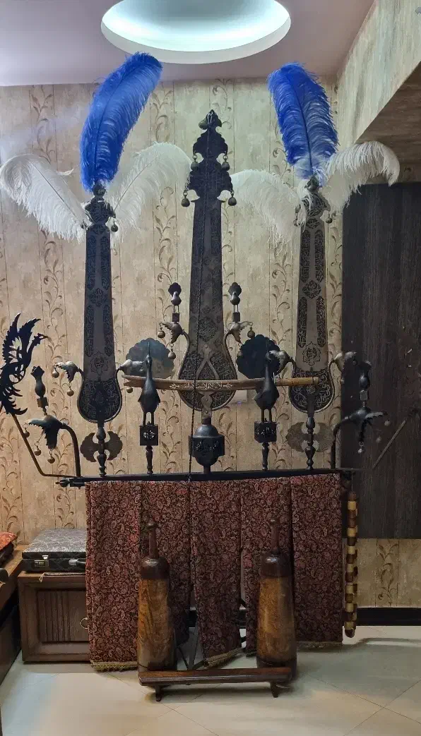 علامت سه تیغه قدیمی با خط زیبا|کلکسیون اشیاء عتیقه|اصفهان, تخت فولاد|دیوار