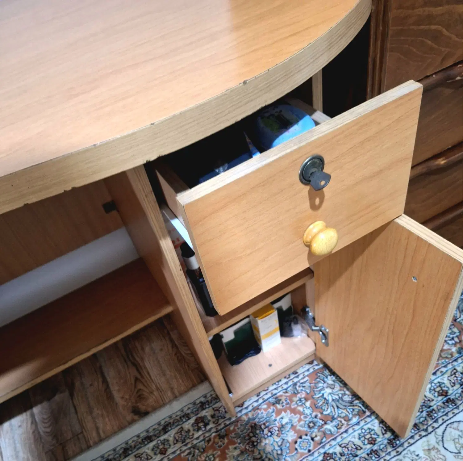 میز|میز تحریر و کامپیوتر|چهاردانگه (تهران), |دیوار