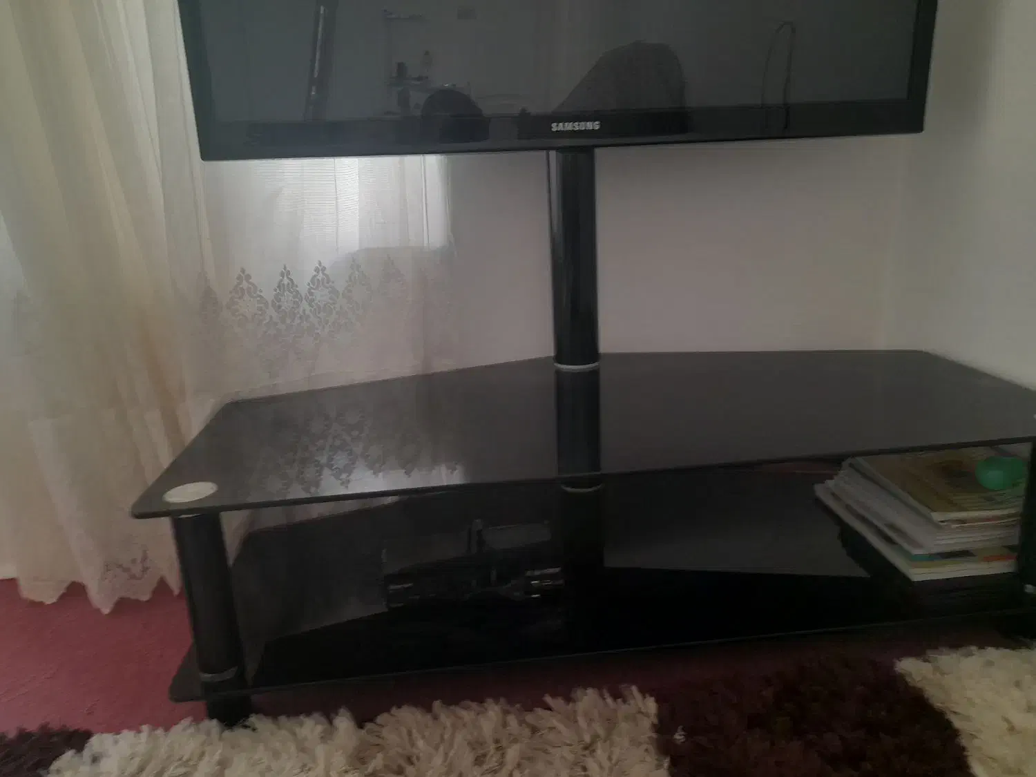 میز تلویزیون شیشه.ی پایه دار|میز تلویزیون|سقز, |دیوار