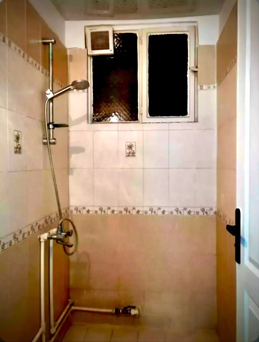 90متر/ دو خواب/ همکف/ ۲۰۰ متر حیاط