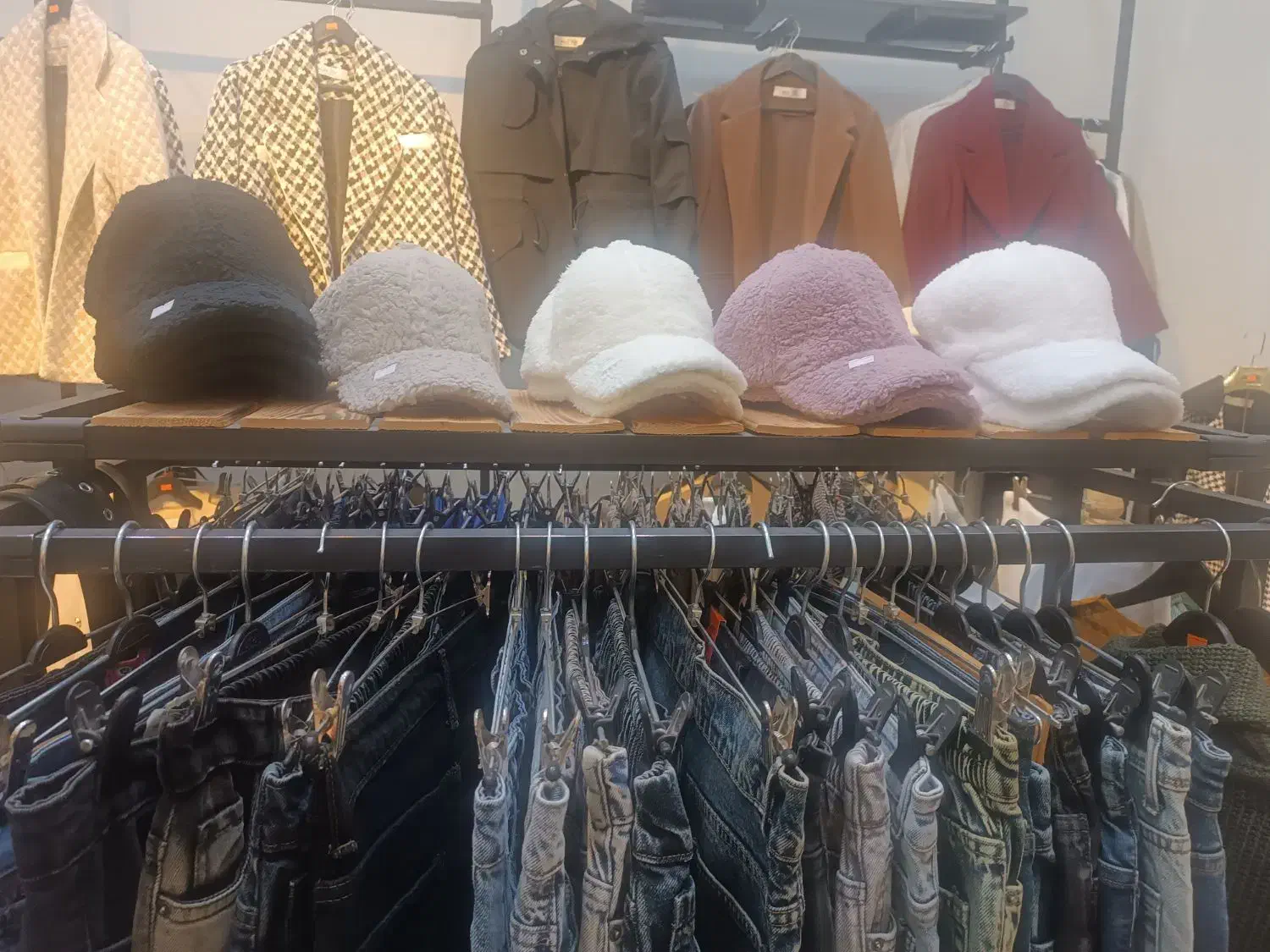 کلاه تدی|لباس|نیشابور, فردوس شمالی|دیوار