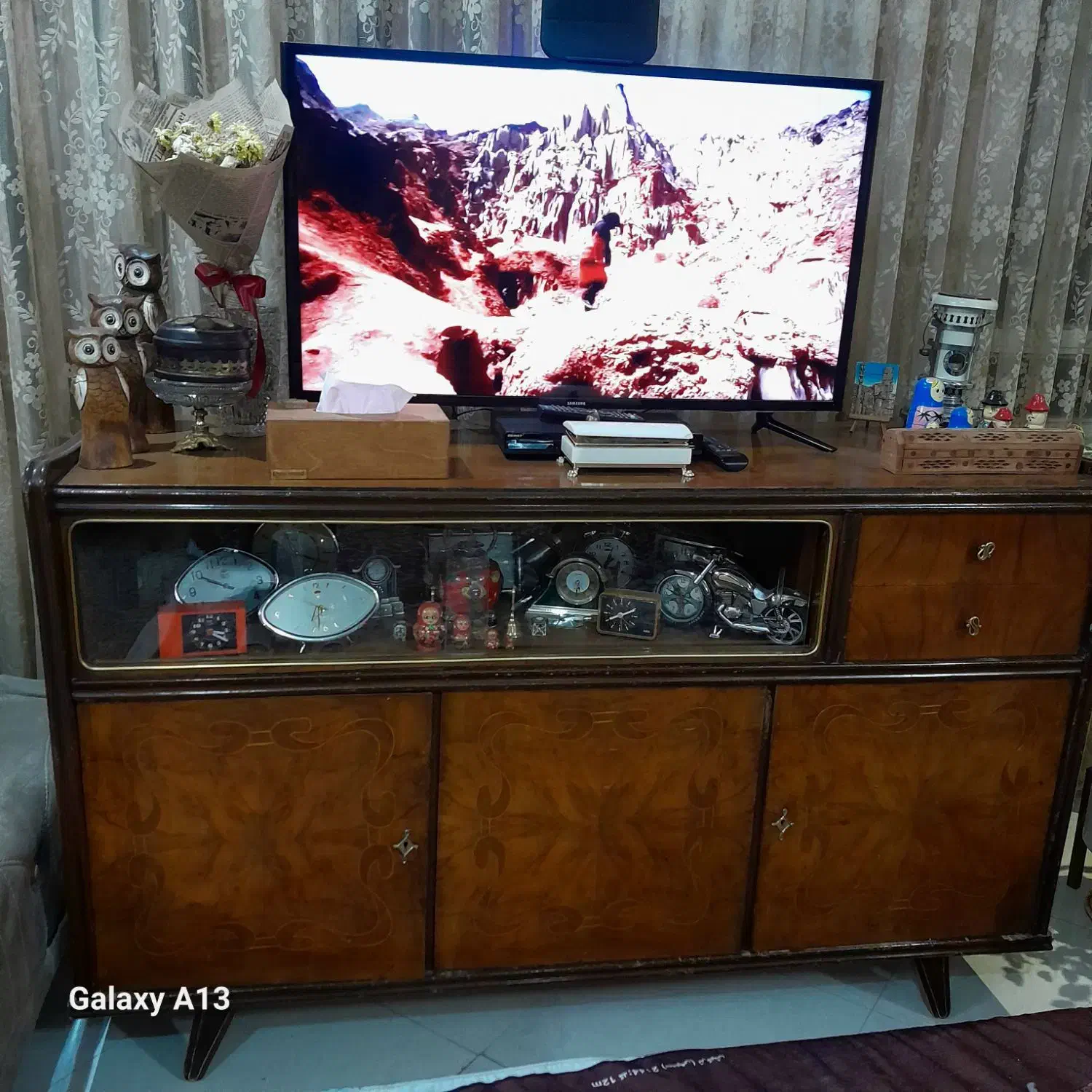 کنسول آنتیک(بوفه)،چوب گردو،قدمت بالای صد سال|بوفه، ویترین، کنسول|یزد, |دیوار