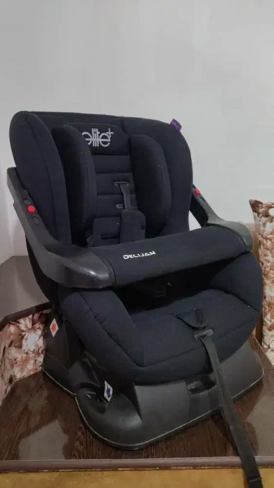 صندلی ماشین خیلی کم استفاده شده|تخت و صندلی بچه|کازرون, |دیوار