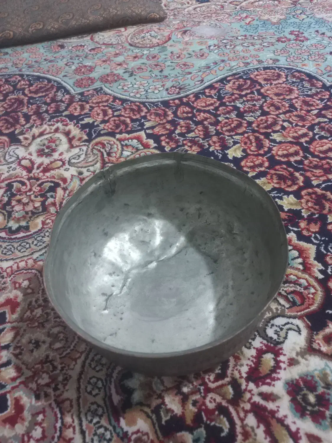 ظرف مسی قدیمی بالای ۱۵۰ سال قدمت|کلکسیون اشیاء عتیقه|زرند, |دیوار