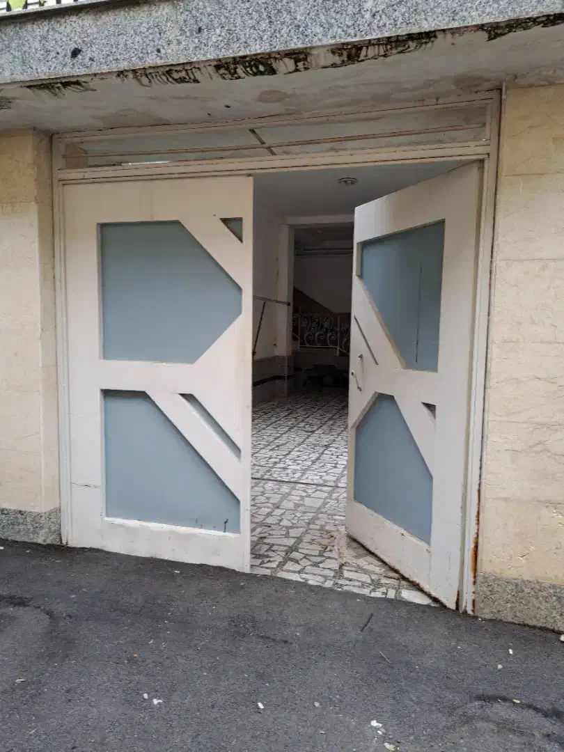 دو لنگه در وازه صنایع سنگین به حدود۳۰۰ کیلو گرم|مصالح و تجهیزات ساختمان|رشت, شالکو|دیوار