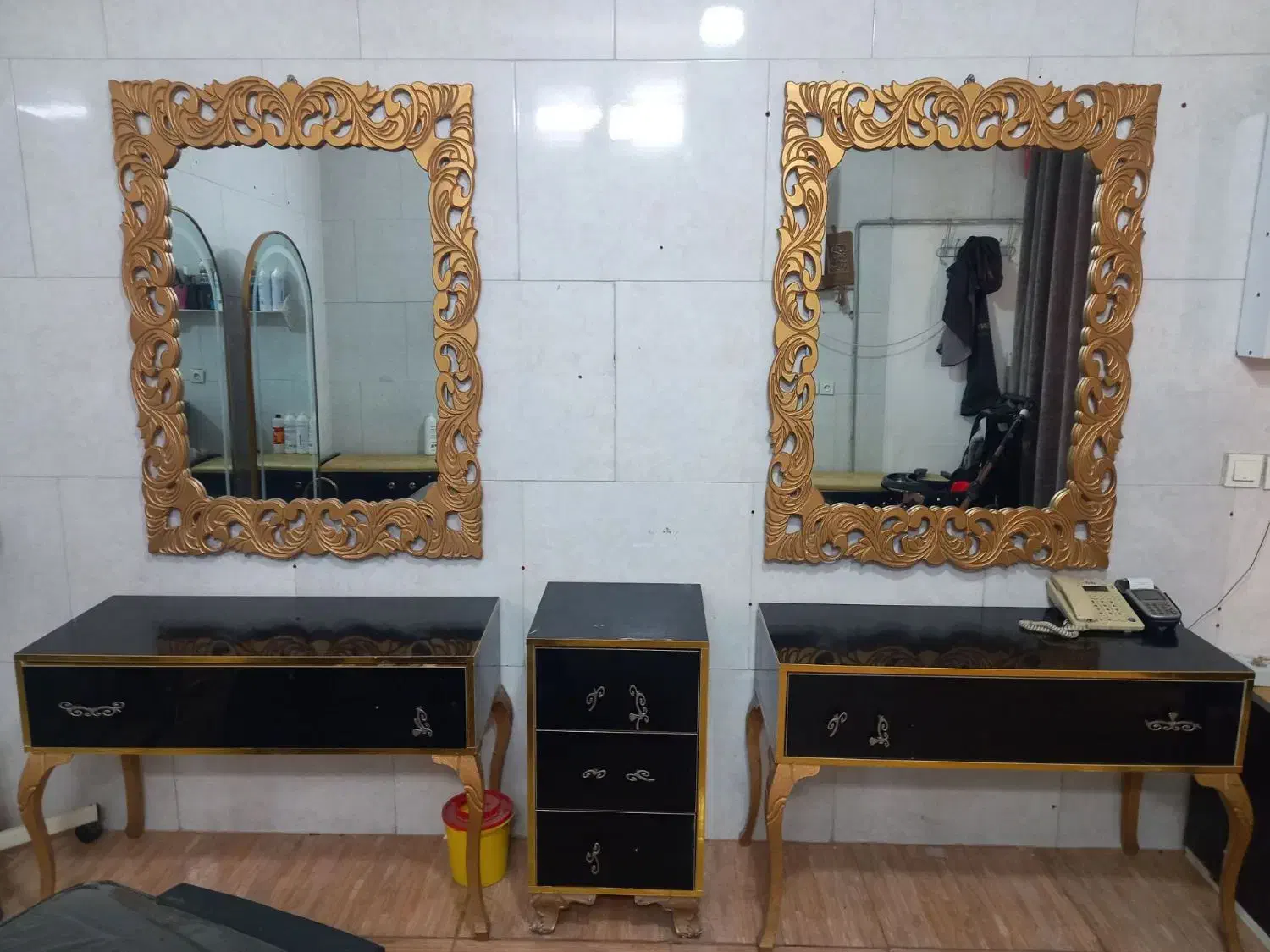 آینه|آرایشگاه و سالن‌های زیبایی|ری, شهرک نظامی|دیوار