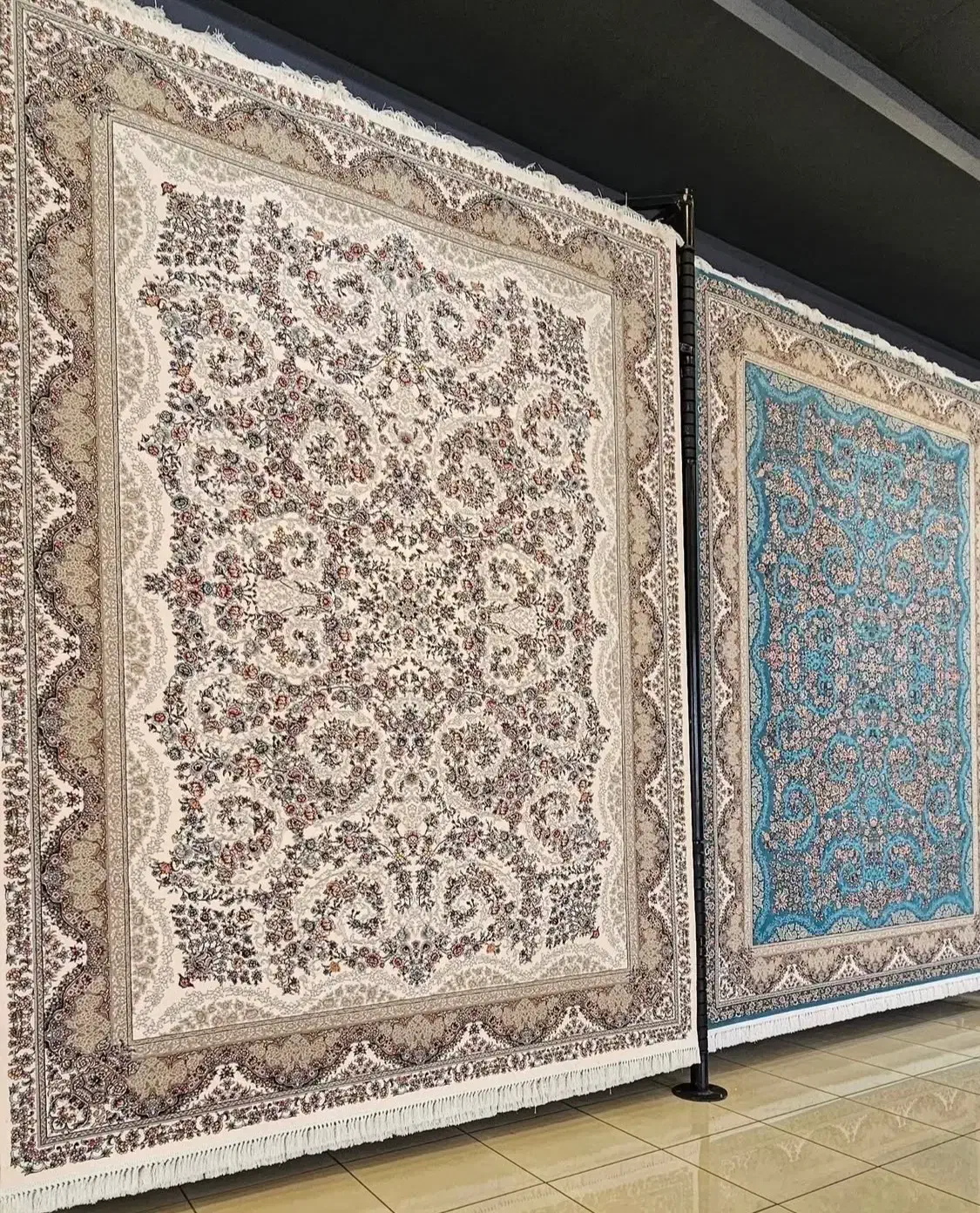 فرش بدون حاشیه افشان قرمز و ابی/۱۵۰۰ فرش سال|فرش|شیراز, لاله|دیوار