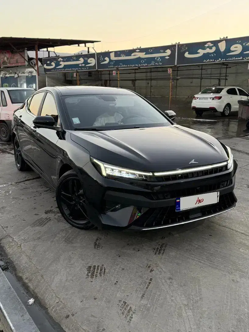 kmc j7 مشکی مدل ۱۴۰۲|خودرو سواری و وانت|شیراز, شهرک مهدیه|دیوار