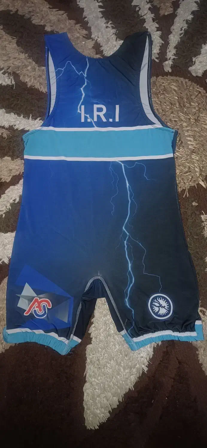 دوبنده کشتی|لباس|قرچک, شهرک طلائیه|دیوار