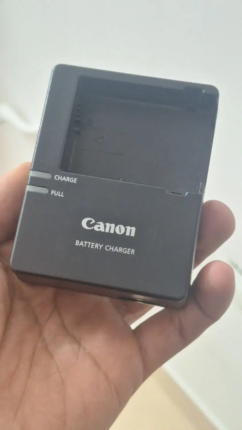 شارژر اصلی دوربین کنون ۵۵۰دی ۶۵۰ دی ۷۰۰ دی ۶۰۰ دی|دوربین عکاسی و فیلم‌برداری|مشهد, اقبال|دیوار