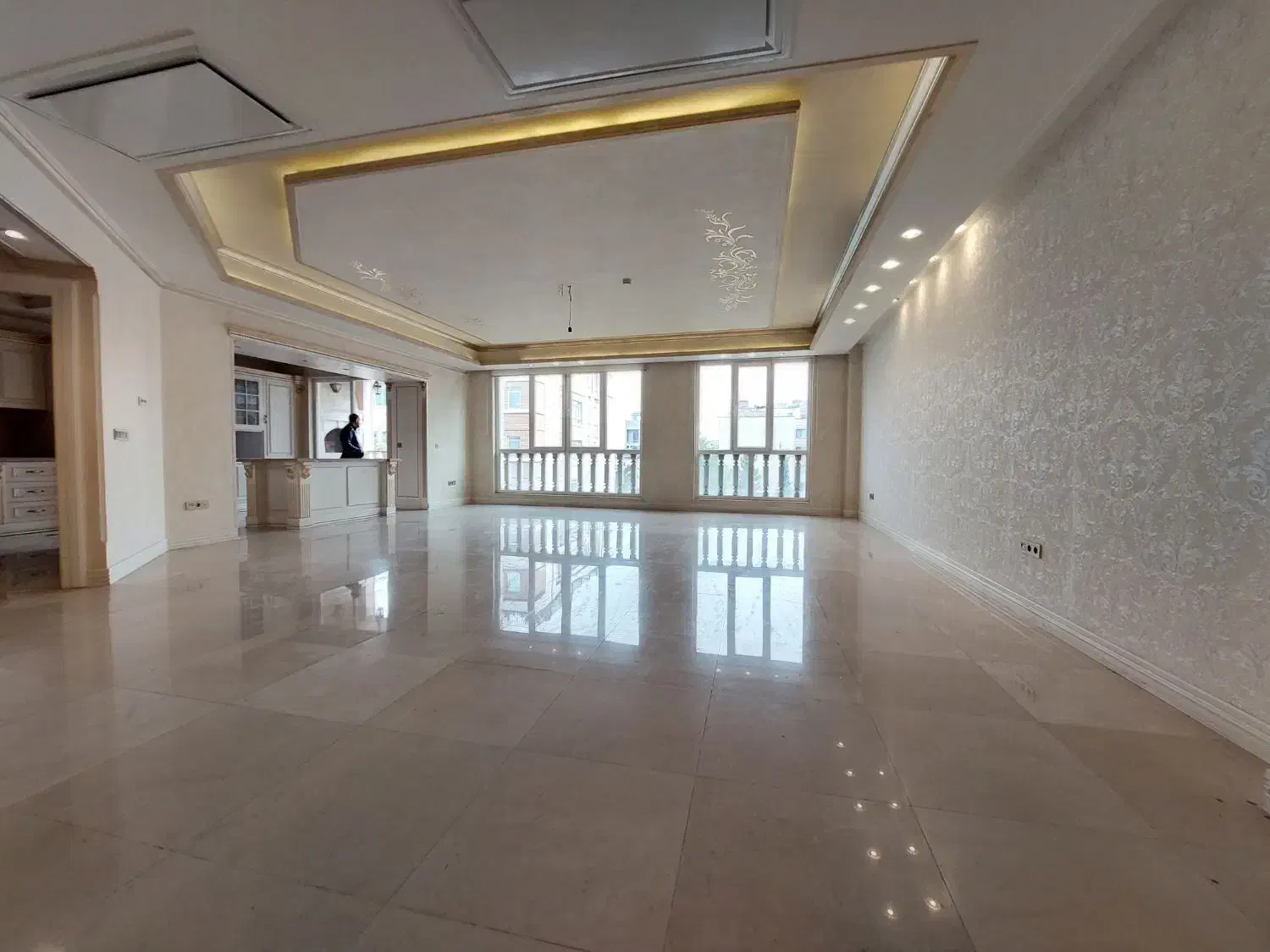 * ۳۰۰ متر ۴ خواب/ ۳ پارکینگ/ تکواحدی/ دروس