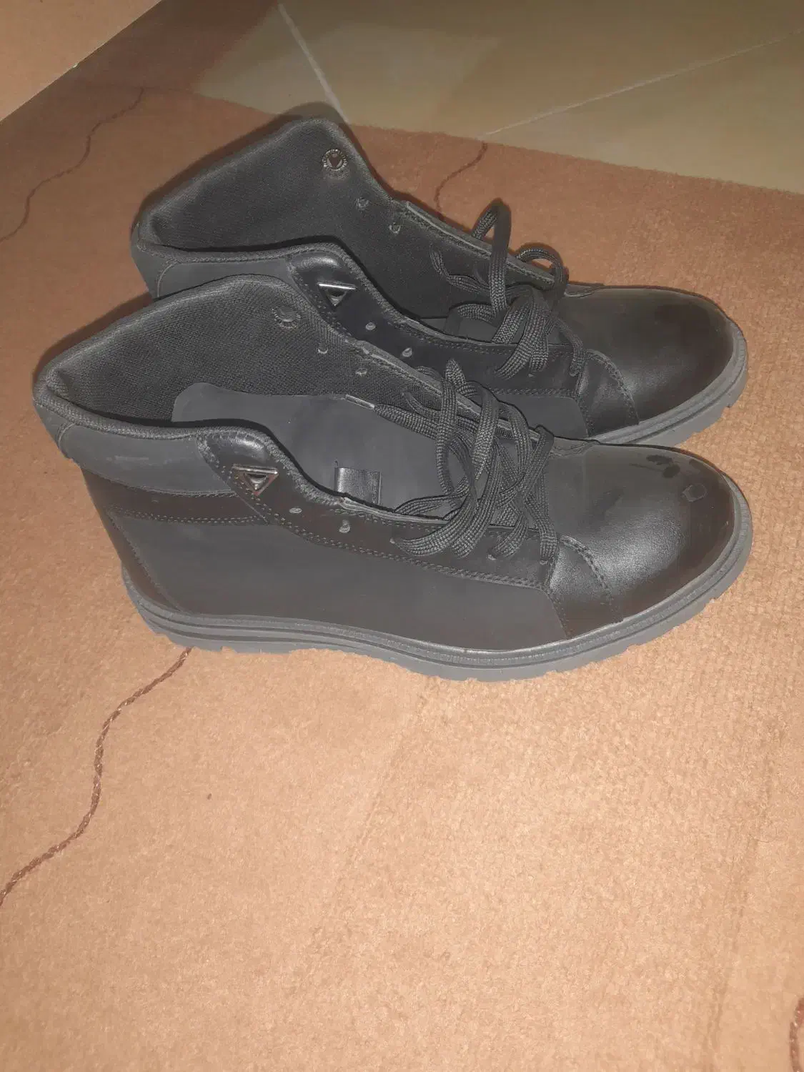 کفش|کیف، کفش، کمربند|نیشابور, مازول|دیوار