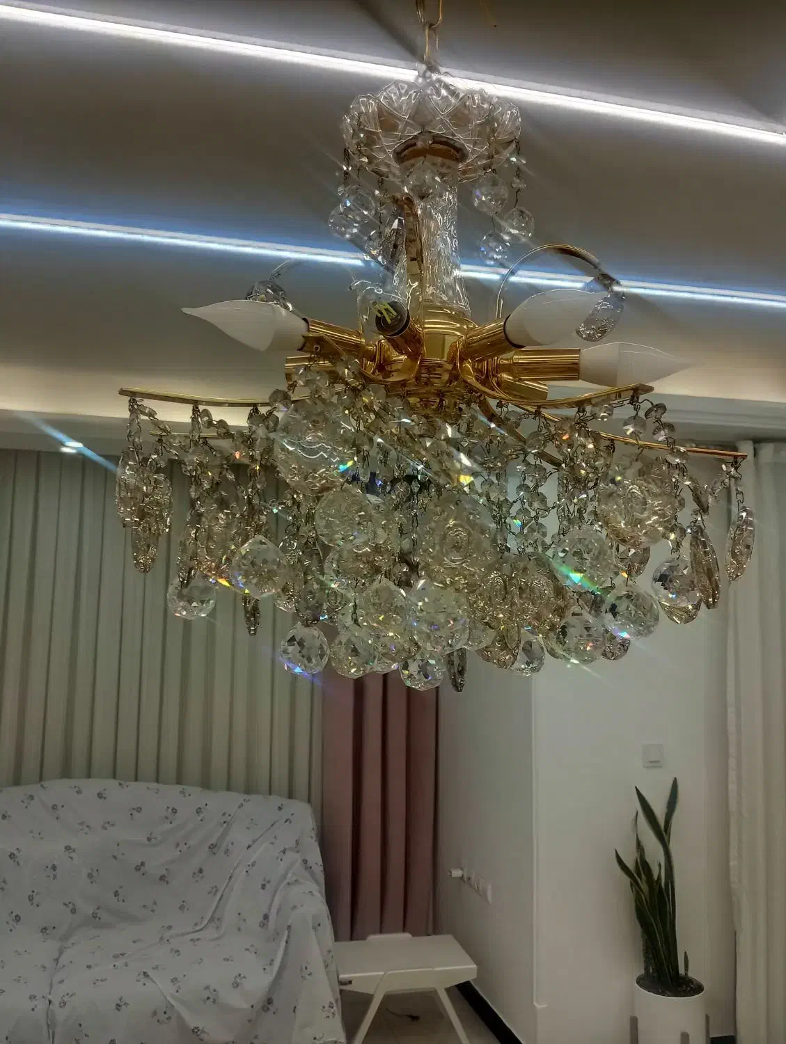 لوستر 8شاخه تمیز بدون رنگ رفتگی رنگ صابت|لوستر و چراغ آویز|اندیشه, شهرک مریم|دیوار