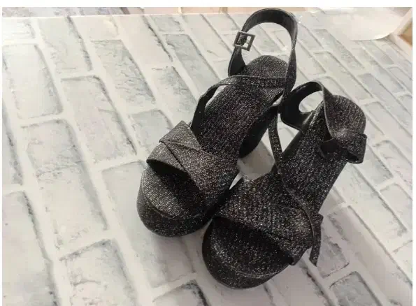 کفش پاشنه بلند|کیف، کفش، کمربند|سلماس, |دیوار