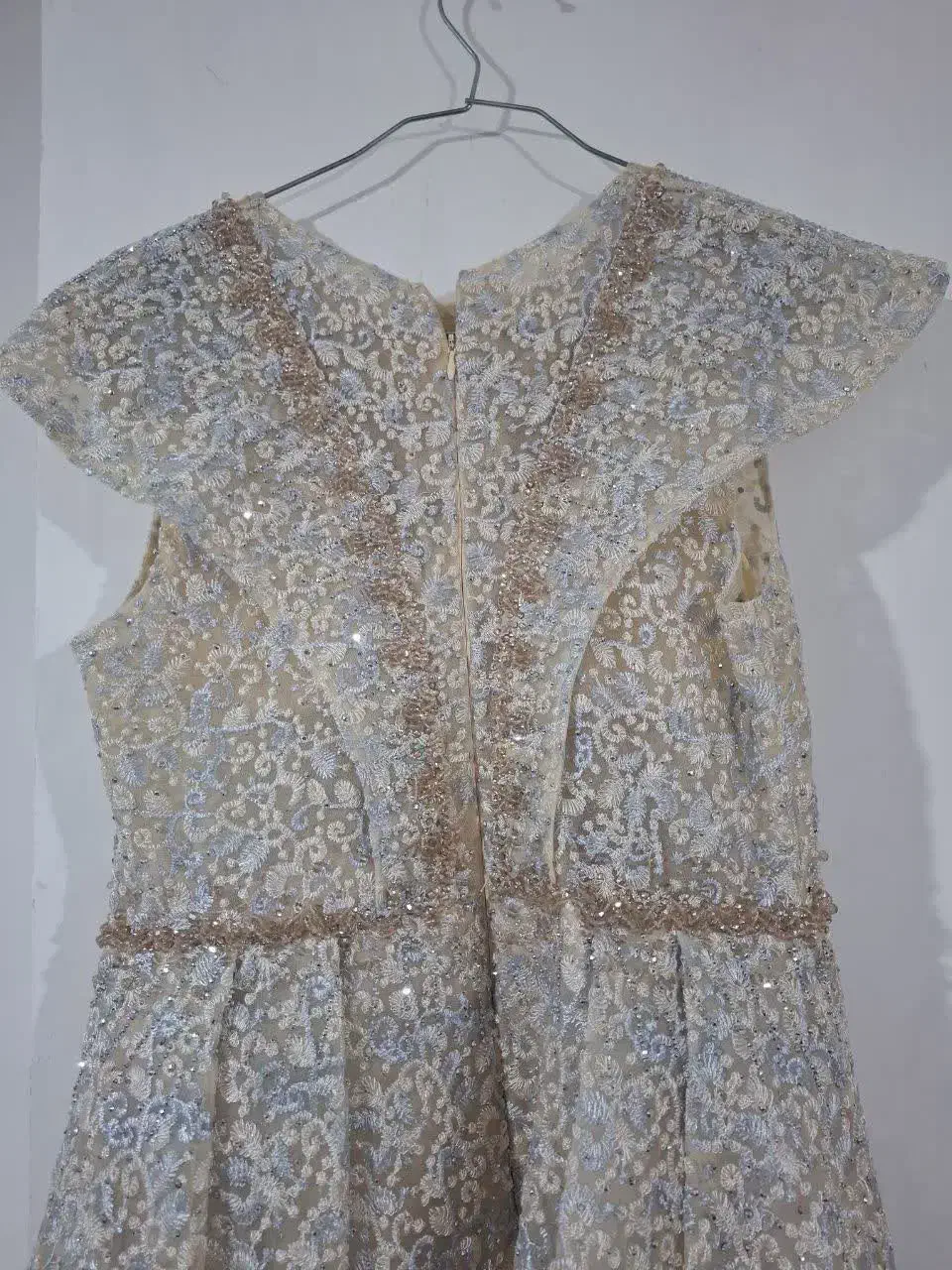 لباس مجلسی گیپور نگین دار|لباس|قدس, شهرقدس|دیوار