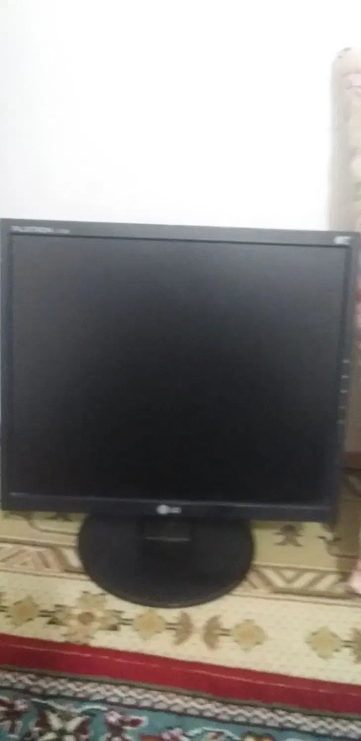 مانیتور ۱۷|قطعات و لوازم جانبی رایانه|شهرکرد, |دیوار