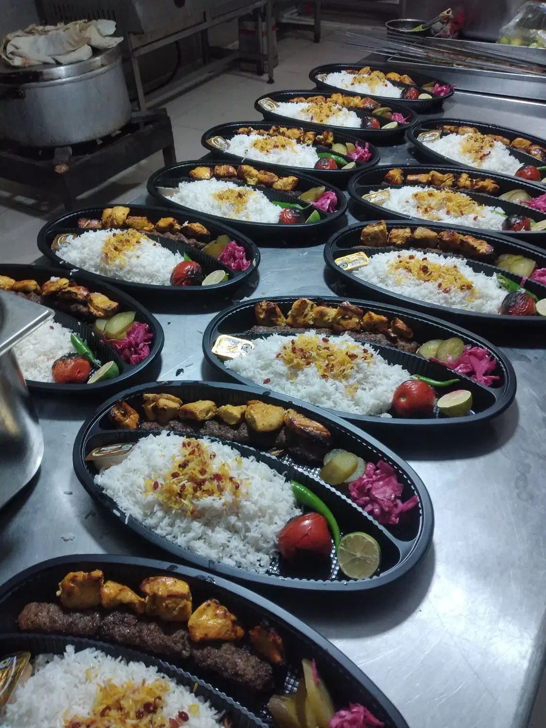 رستوران اجاق باشی پذیرش انواع سفارشات مراسم و شرکت|خدمات پذیرایی، مراسم|صفادشت, |دیوار