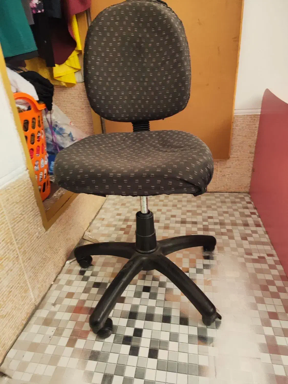 دو عدد صندلی سالم و تمیز|میز و صندلی غذاخوری|فسا, |دیوار