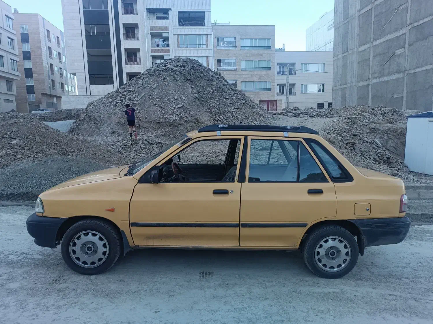 مدل ۸۳ زردرنگ بدون ایراد لطفاً ۸شب به بعد زنگ بزن|خودرو سواری و وانت|سنندج, |دیوار