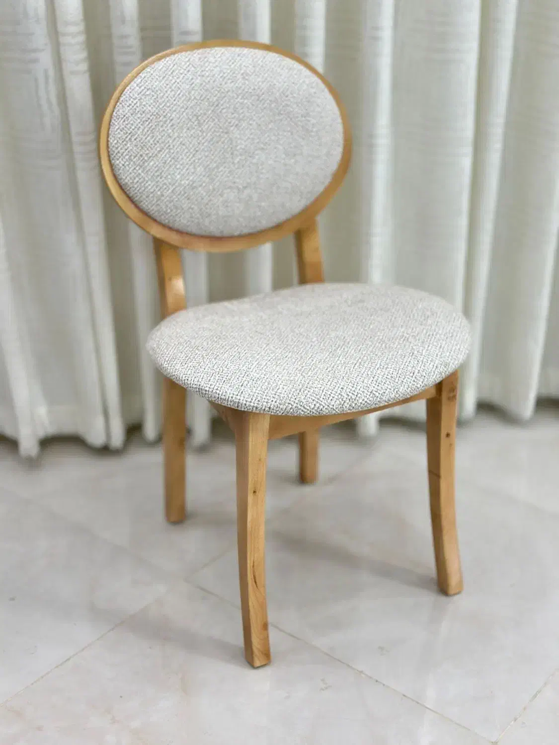 ناهارخوری نامبروان رشت|میز و صندلی غذاخوری|رشت, رودبارتان|دیوار