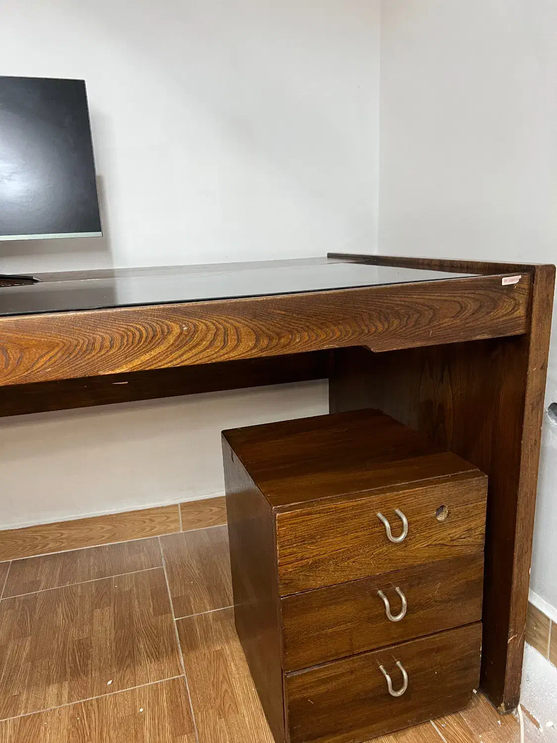 میز|میز تحریر و کامپیوتر|رشت, رودباری|دیوار