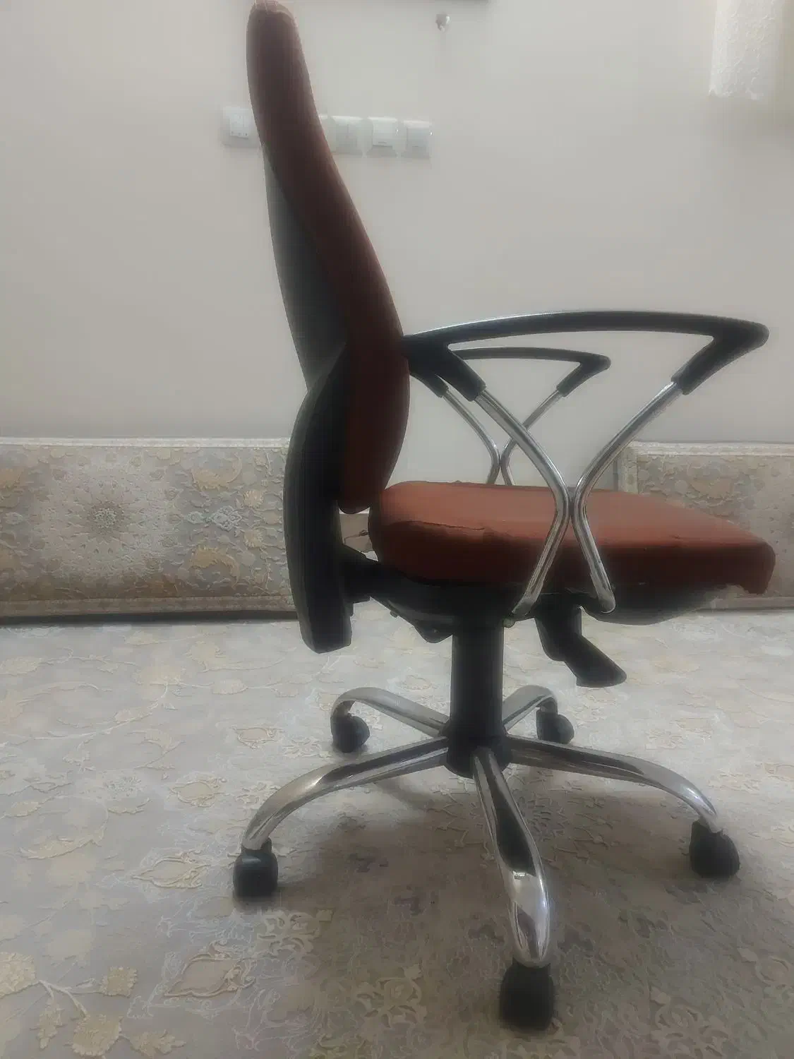 صندلی اداری|صندلی و نیمکت|سبزوار, امیر کبیر|دیوار