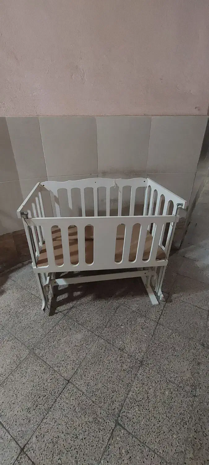 گهواره|تخت و صندلی بچه|آبیک, |دیوار