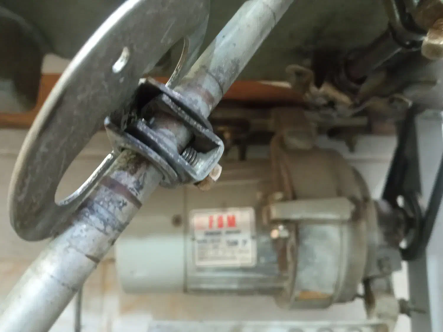 چرخ راسته دوز برادر|چرخ خیاطی و ریسندگی|قم, شهرک سازمان آب|دیوار