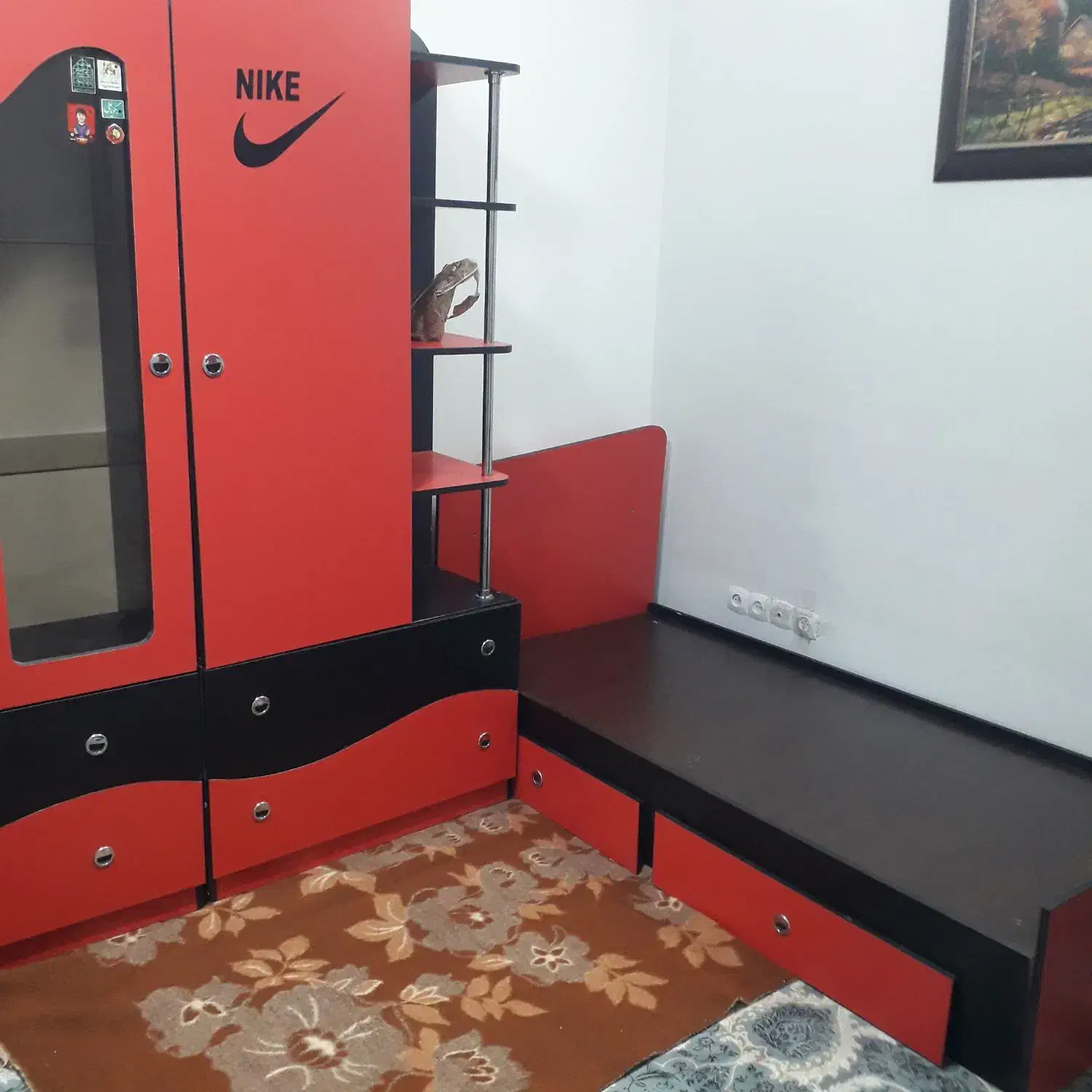 تخت و کمد نوجوان به همراه یک تخت نوزادی|تخت و سرویس خواب|شیراز, غدیر جنوبی|دیوار