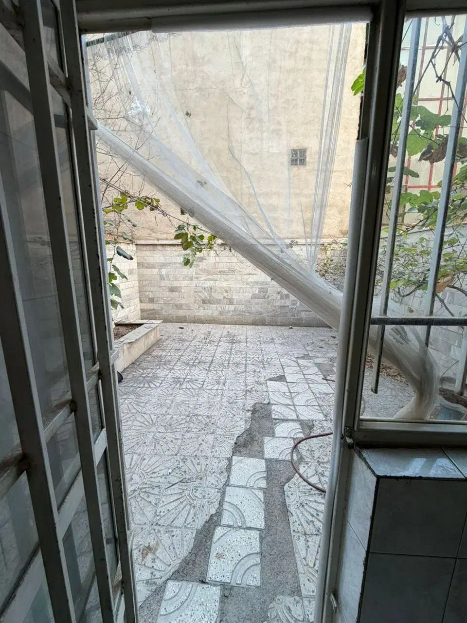 تک واحدی حیاط دار