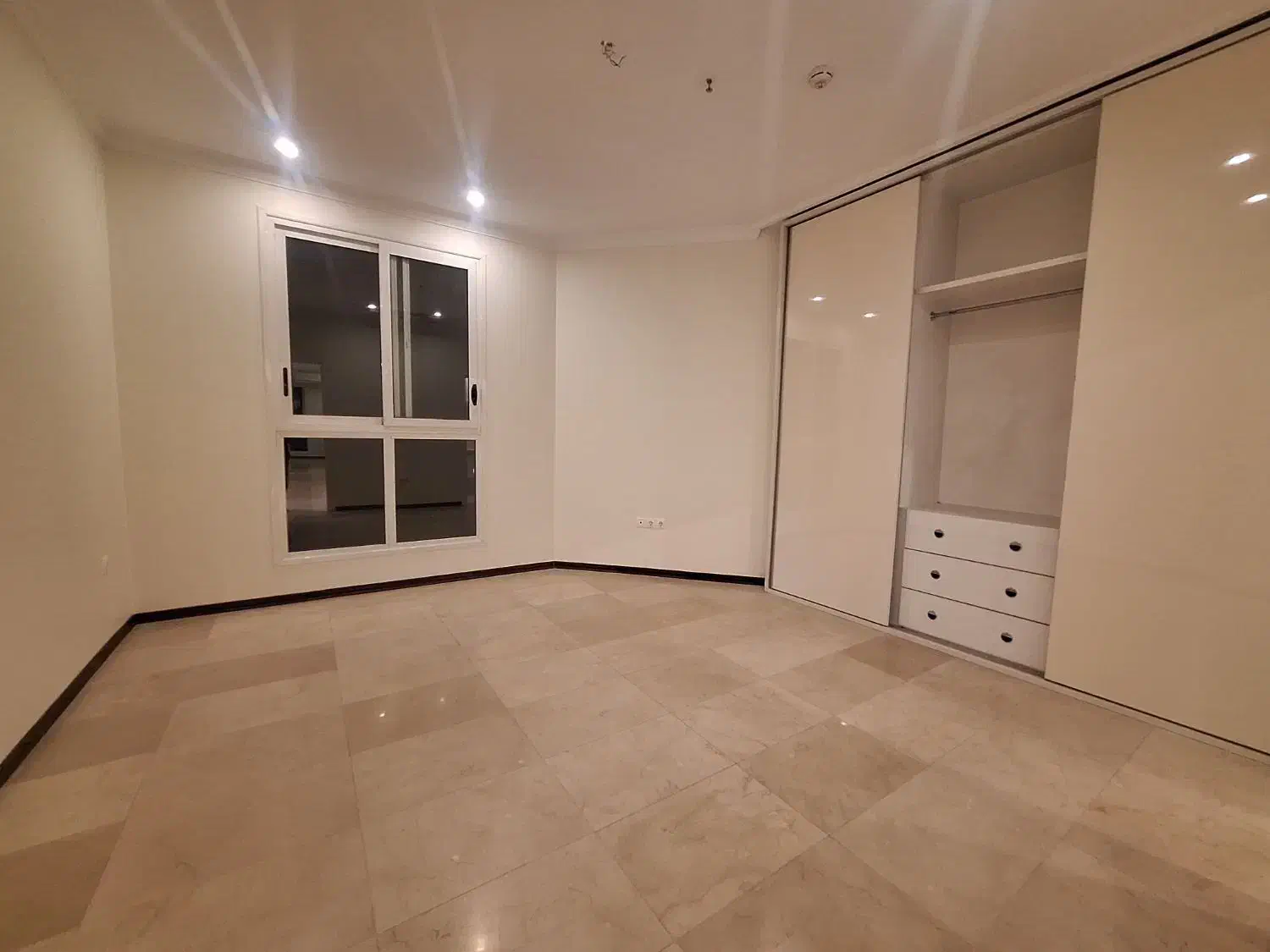 آپارتمان ۱۷۴ متری خوش نقشه در دروس