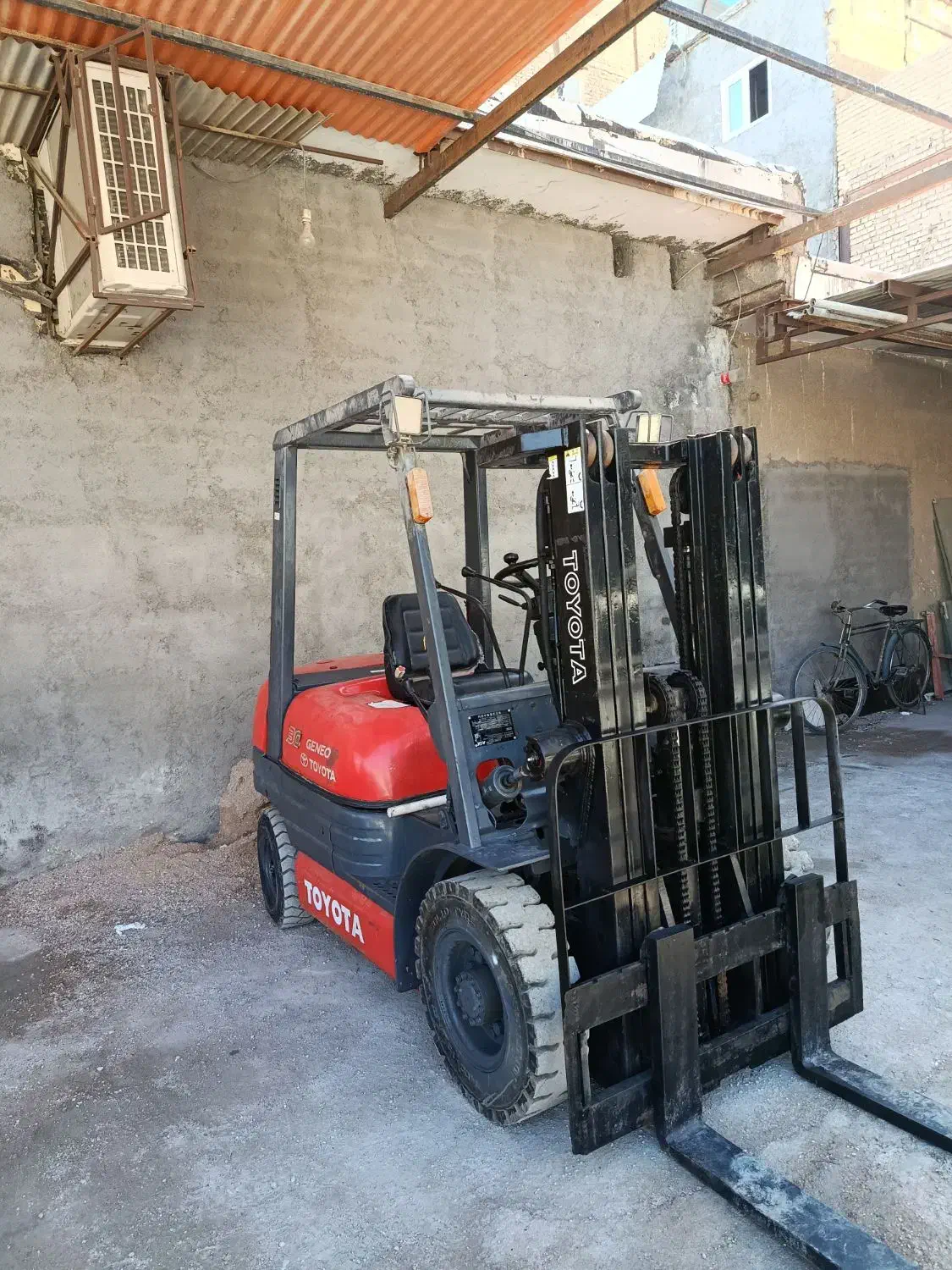 لیف تراک ۳ تن تویتا|ماشین‌آلات صنعتی|آبادان, |دیوار