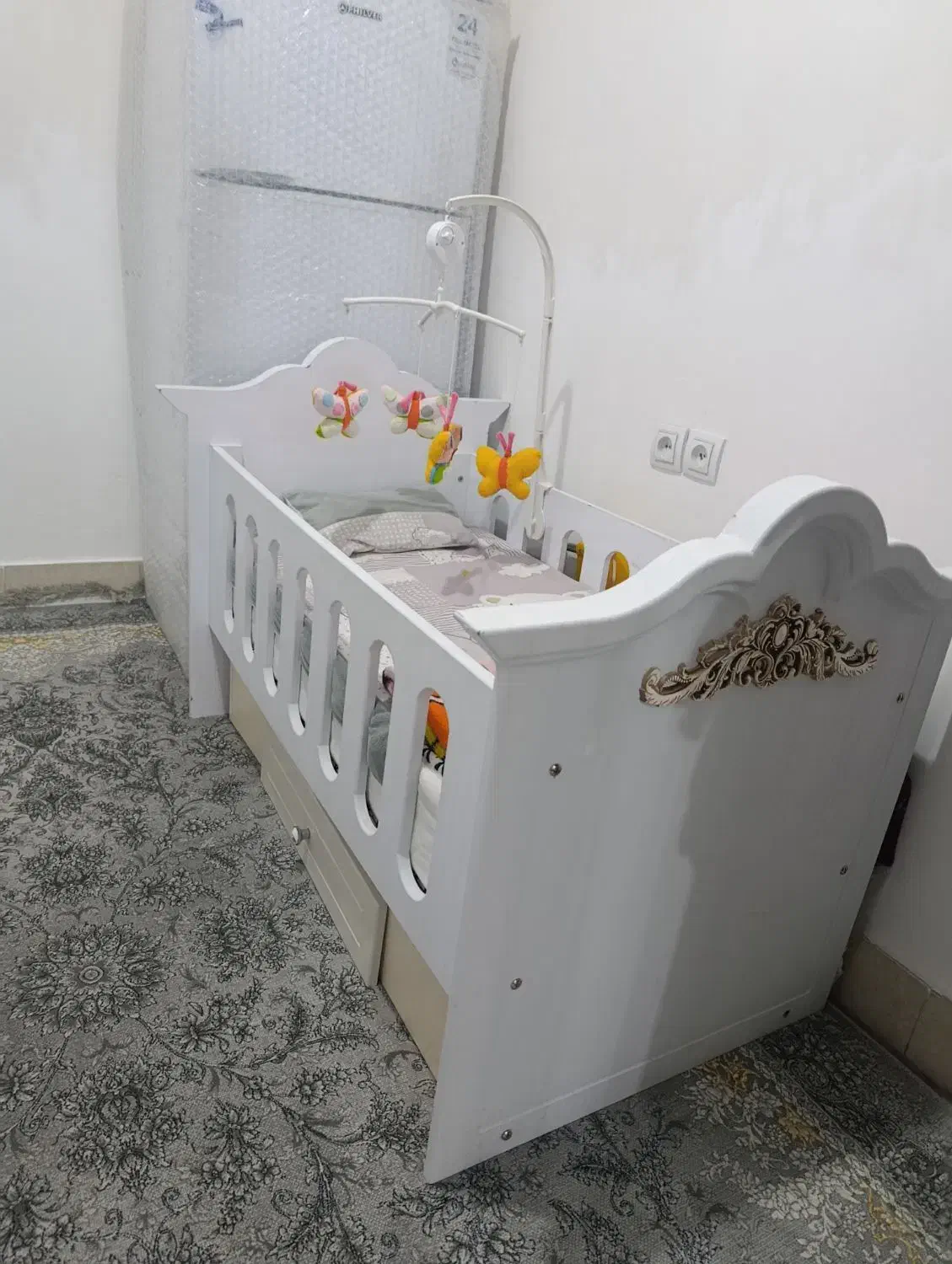 تخت کودک|تخت و صندلی بچه|سروآباد, |دیوار