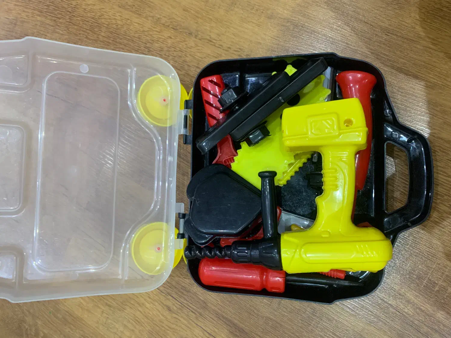 اسباب بازی|اسباب‌بازی بچه|خوی, |دیوار