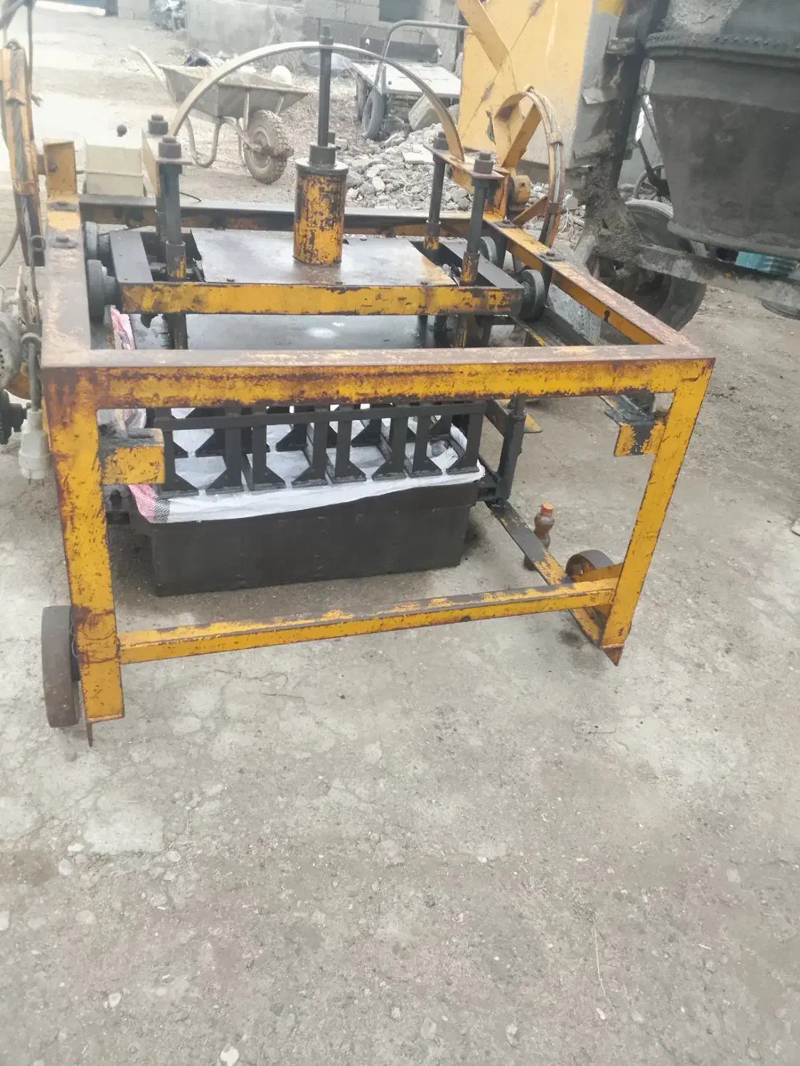 فروش دستگاه بلوک زنی وبتنر بادوتا چرخ|ماشینآلات صنعتی|فیروزآباد (آذربایجان), |دیوار