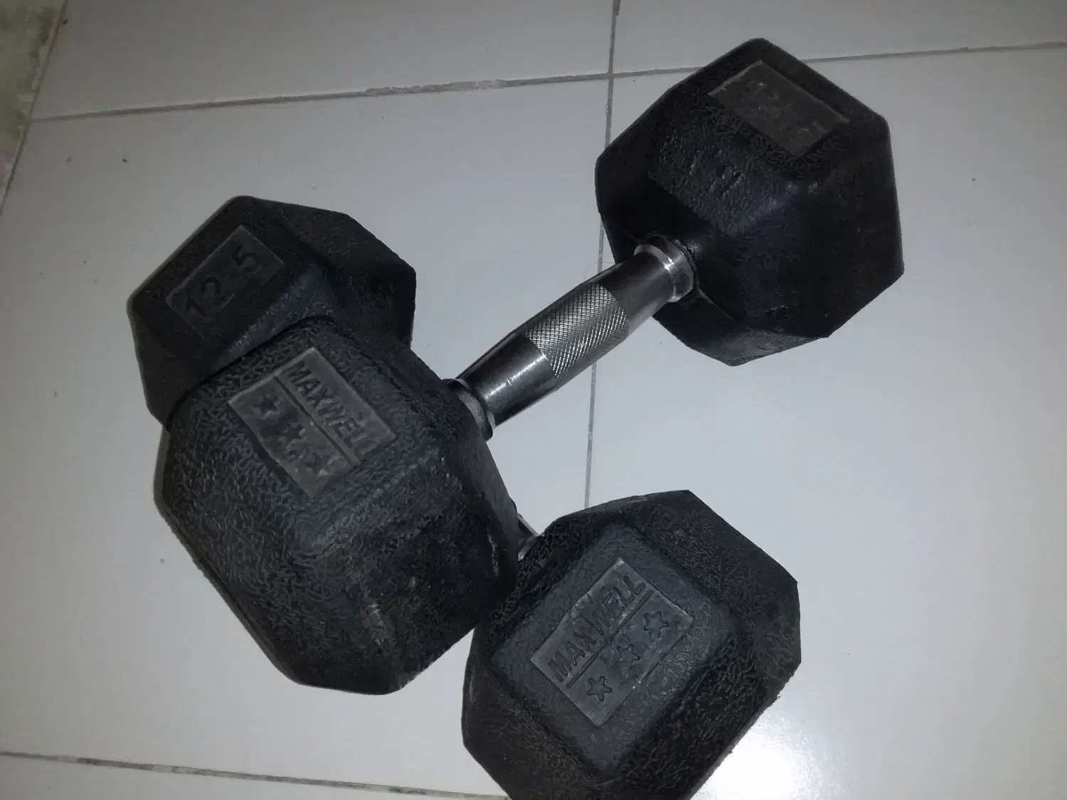 دمبل ۱۲.۵ مکسول|تجهیزات ورزشی|اندیشه, اندیشه فاز ۴|دیوار