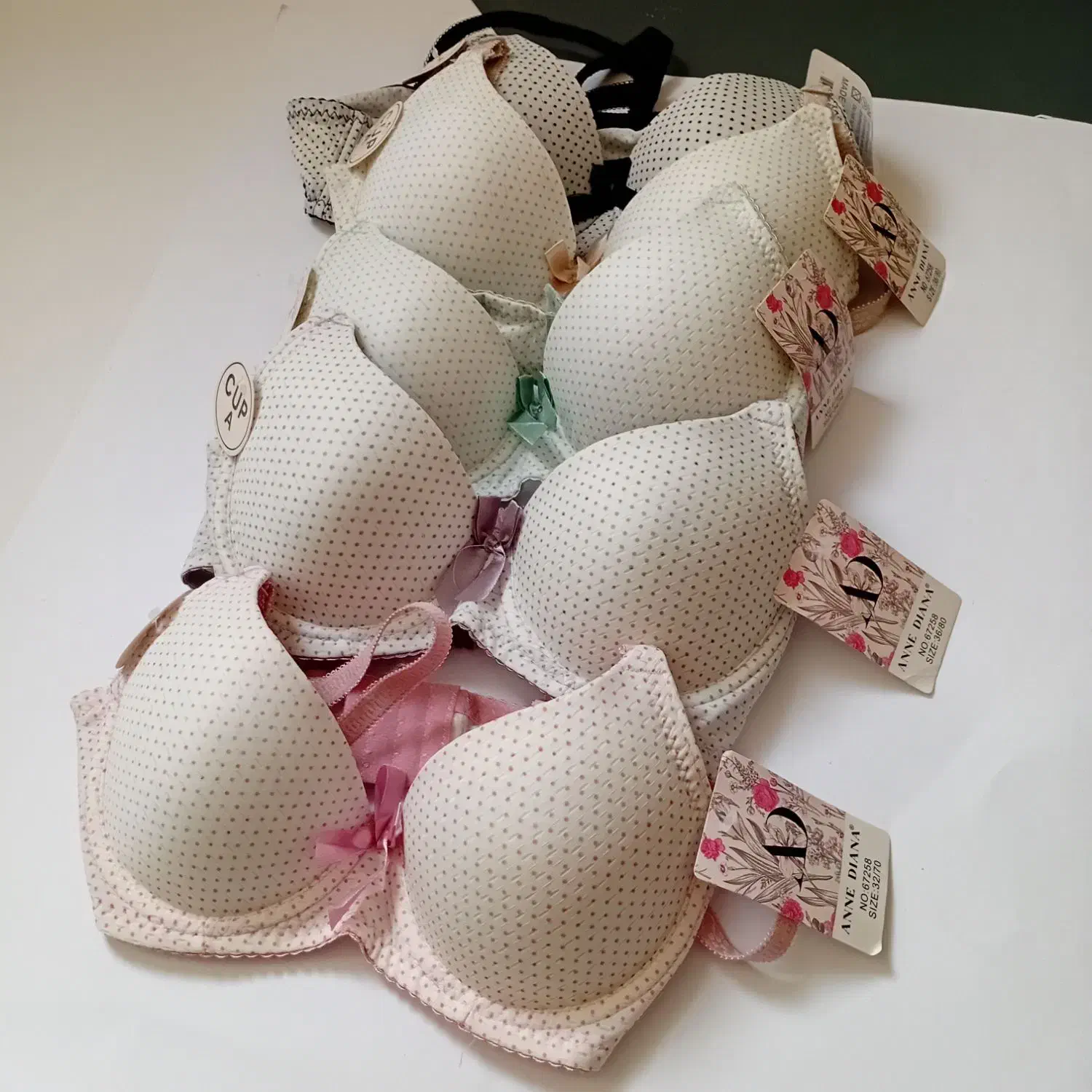 لباس زیر زنانه|لباس|لاهیجان, گلستان|دیوار