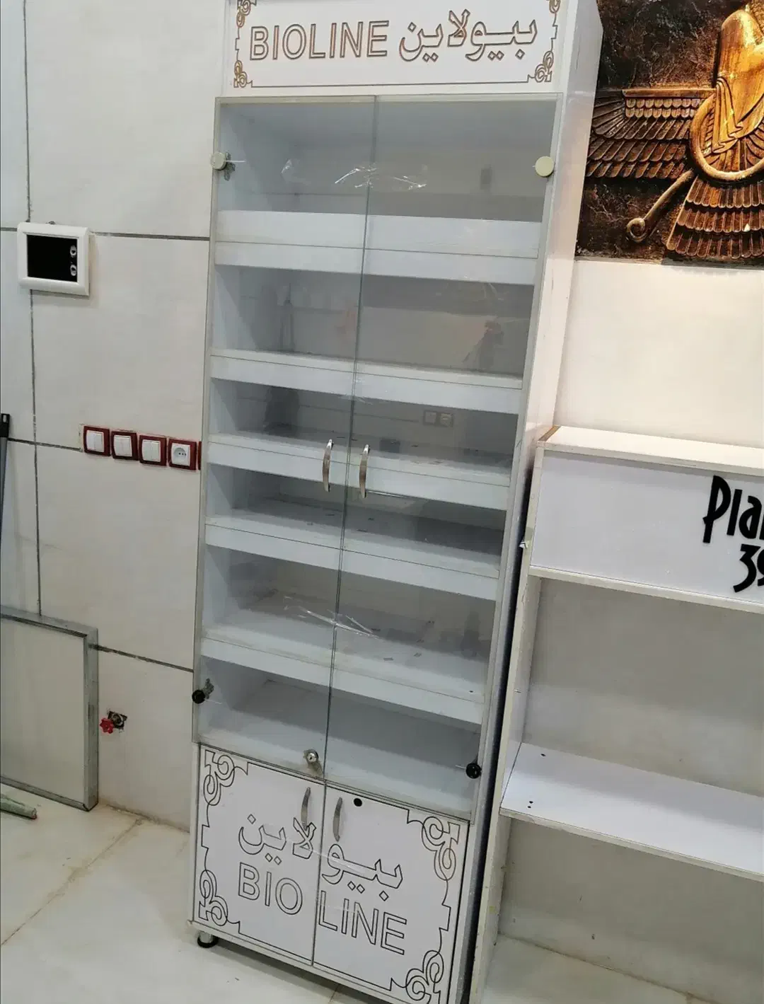 وسایل آرایشگاه زنانه|آرایشگاه و سالنهای زیبایی|مرودشت, کوشک|دیوار