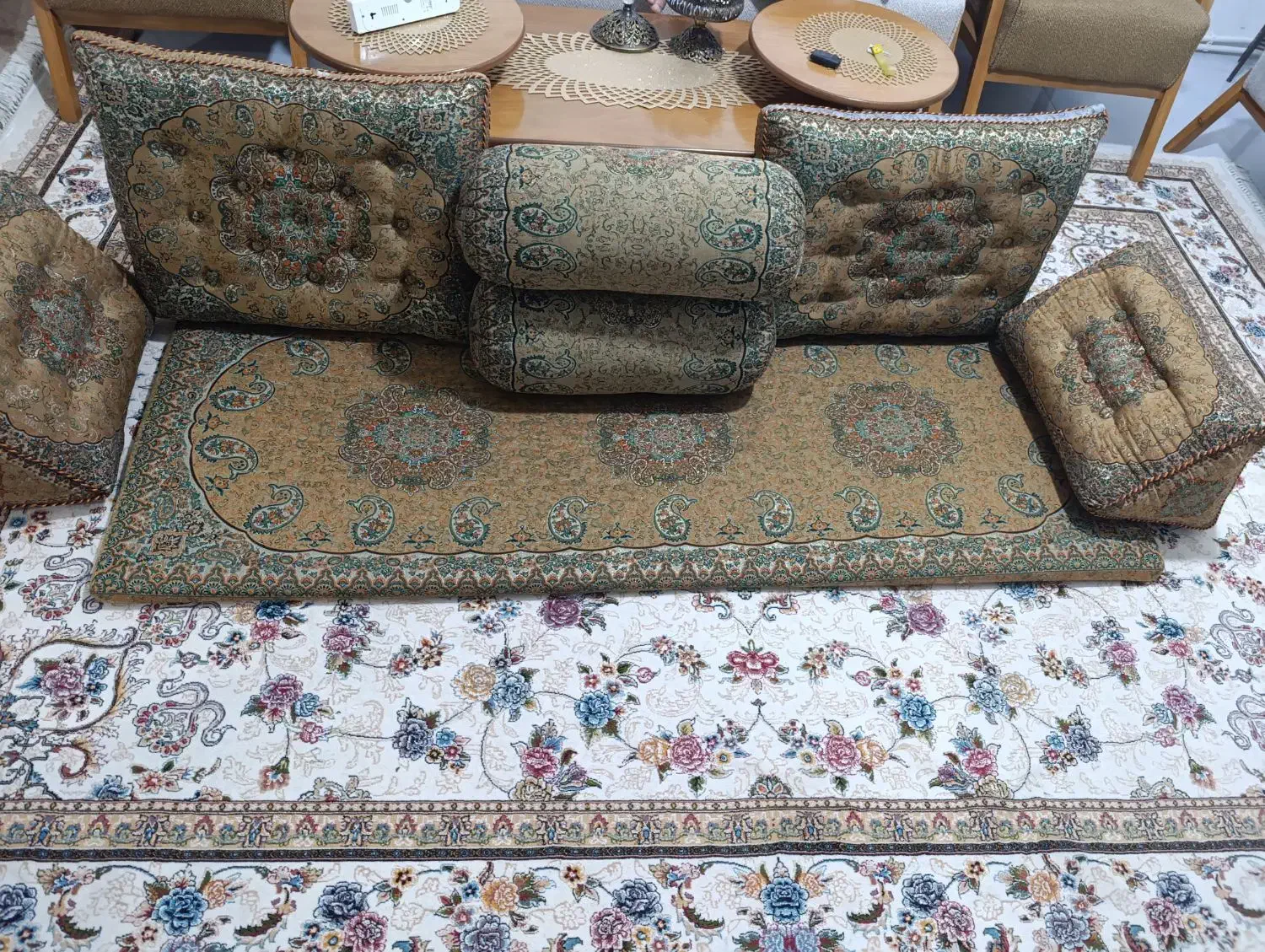 شاه نشین|پشتی|خرم‌آباد, |دیوار